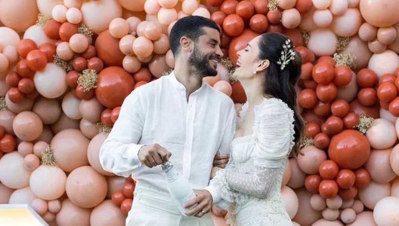 Yıldız Çağrı Atiksoy ile Berk Oktay evlendi... İşte nikahtan ilk fotoğraf!