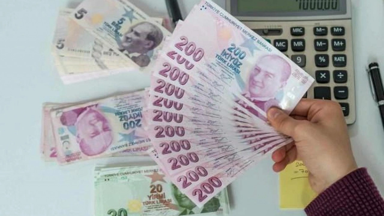 Halkbank akşam saatlerinde duyurdu! 0.48 faizli kredi veriyor limit yok başvurular online yapılıyor! Tek tuşla binlerce lira!
