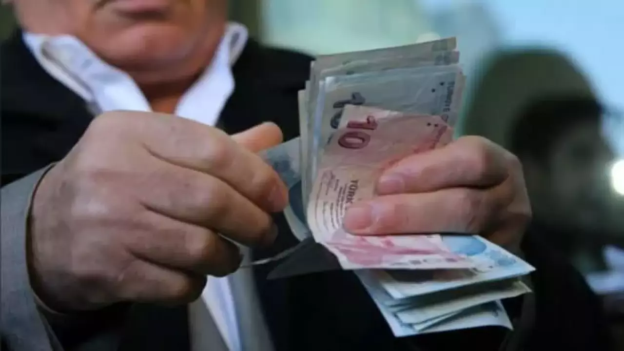 Emeklilere PTT, Ziraat Bankası, Halkbank üzerinden SSK'lı emekliye 12 maaş faizsiz kredi müjdesi! 3 maaşta avans