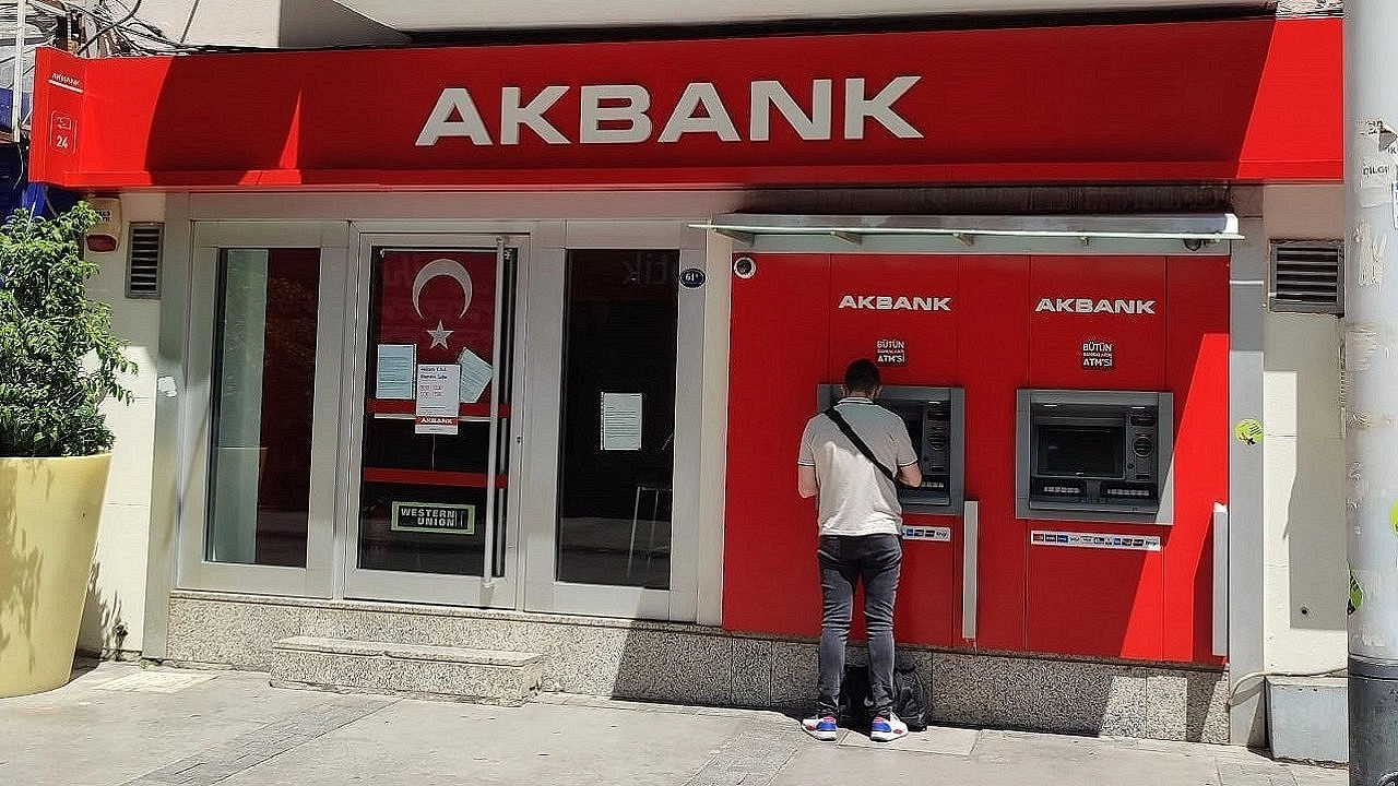 Akbank müşterilerine bir defaya mahsus 33.000 TL’ye kadar para verecek! Ödemeler ise 3 ay sonra başlayacak!
