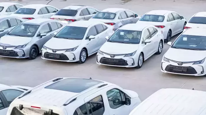 Toyota Corolla şimdi Clio fiyatına satılıyor! Sıfır otomobil alacaklar bir daha düşünün! 