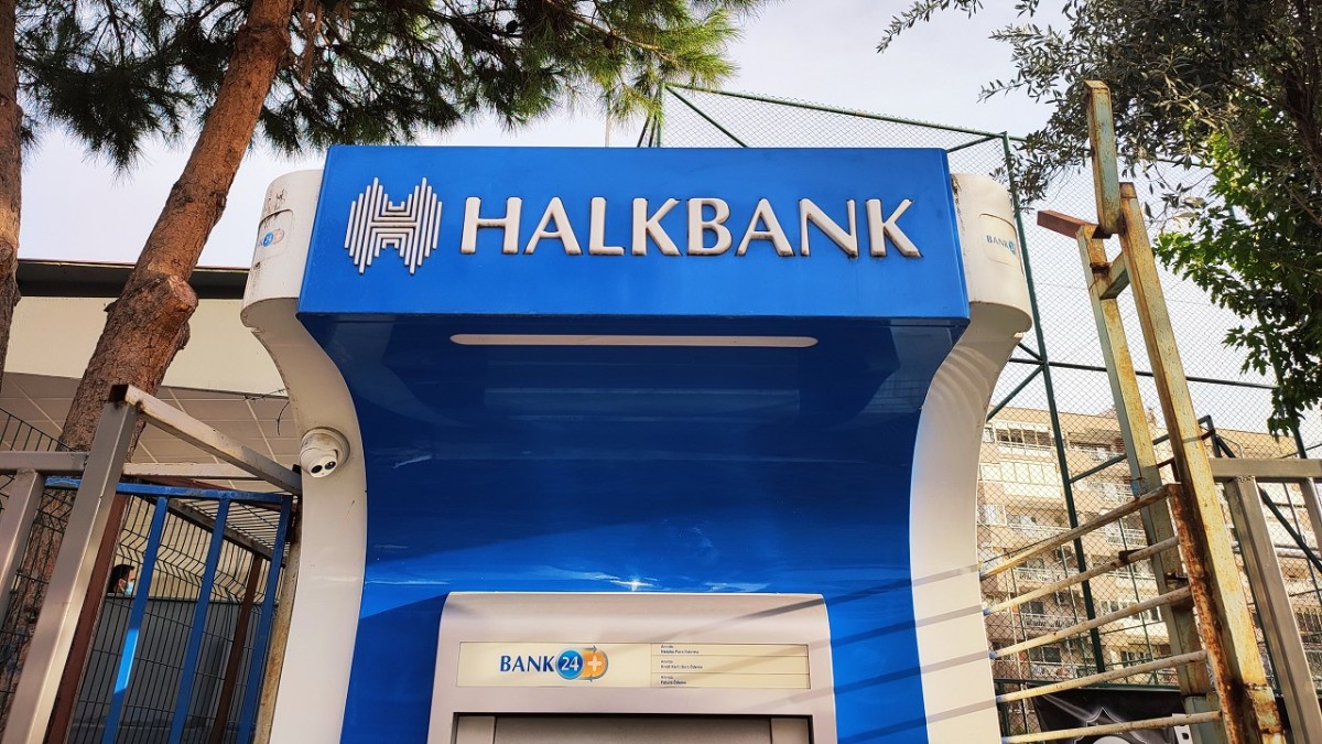 Halkbank emekliye sevinç yumağı oluşturacak kampanyayı başlattı! 50 bin TL üzerindeki tüm borçlarınızı kapatarak kredi ödeyecekler!
