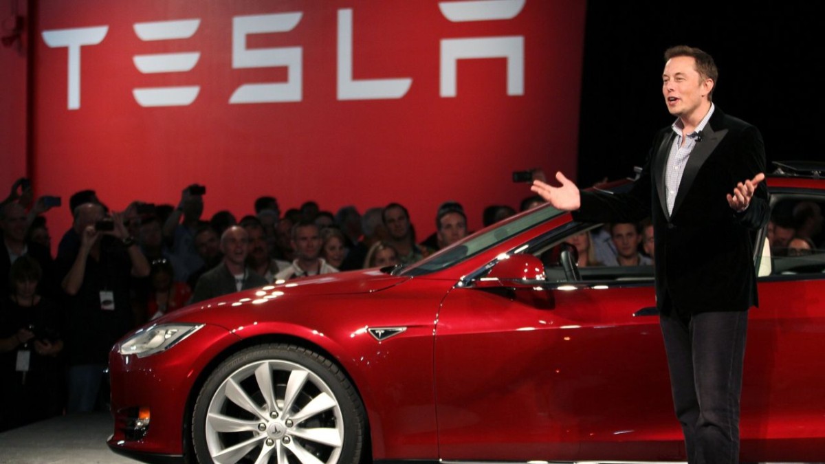 Elon Musk'ın babası bile Tesla'ya binmiyor! 