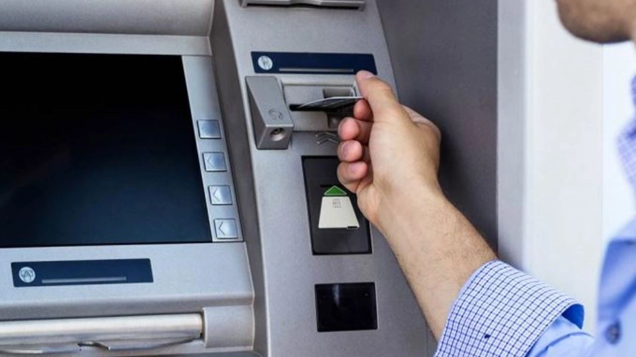 Banka kartında adı soyadı yazanların hesaplarına para yatırıldı! En yakın ATM'den 5.098 TL çekebilirsiniz