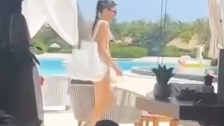 Hande Erçel ve Hakan Sabancı Maldivler Tatilinde!