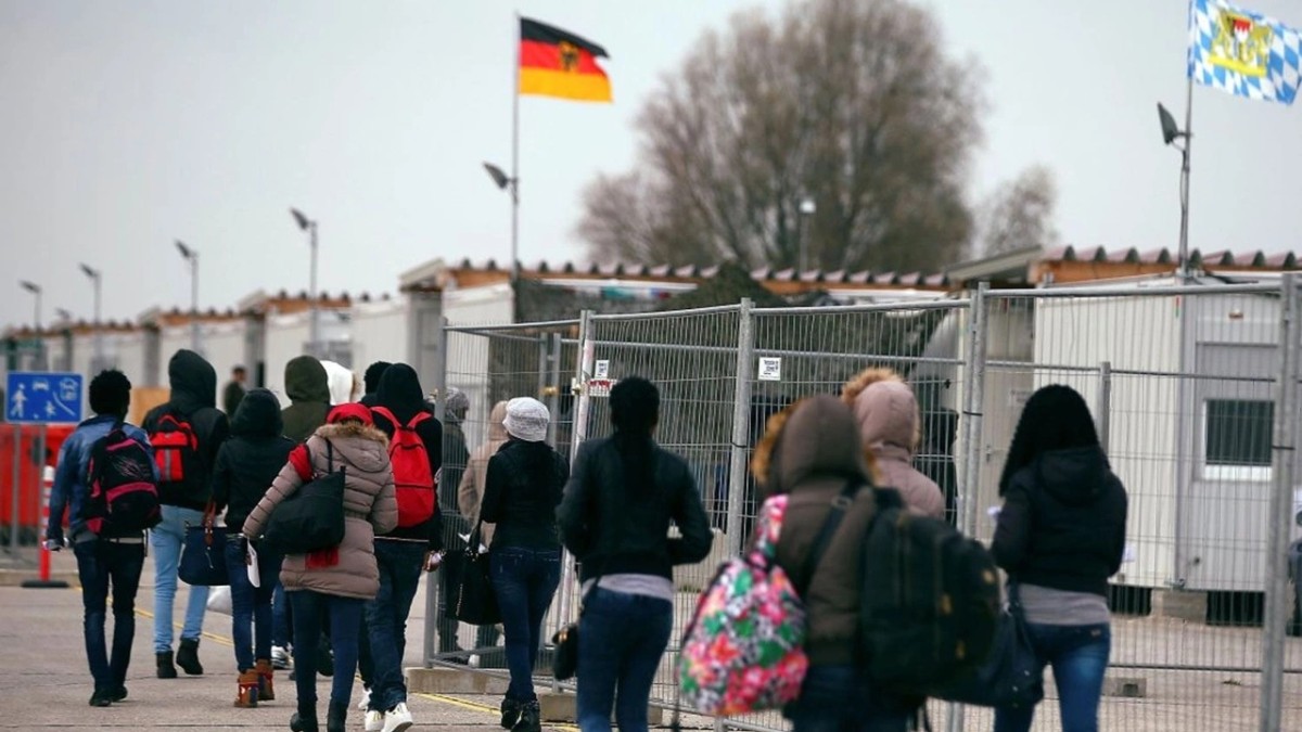 Almanya mülteci akınına uğruyor! 51 bin Türk iltica talebinde bulundu