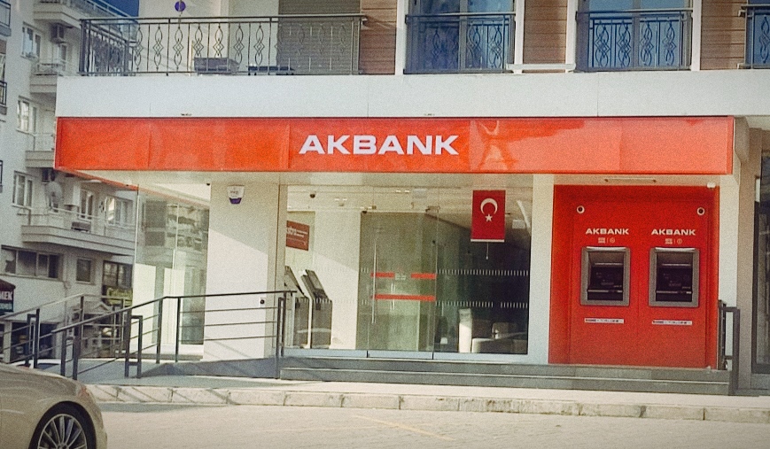 Akbank Sabah Açıkladı: Akbank 100.000 TL 30 Nisan Tarihine Kadar Belgesiz Verecek