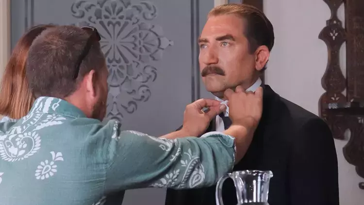 Yiğit Özşener'in Atatürk makyajı 6 hafta sürdü!