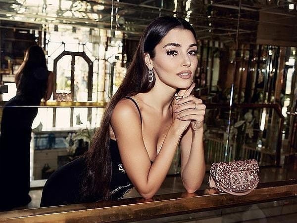 Hande Erçel Londra'ya Yerleşiyor İddiası! Yeni İlişkisi ve 200 Milyon TL'lik Ev