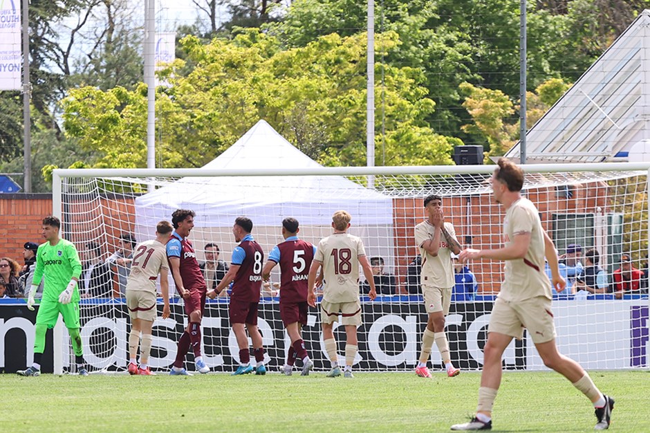Trabzonspor U19 Takımından Tarihi Başarı: UEFA Gençlik Ligi’nde Finale Yükseldi!