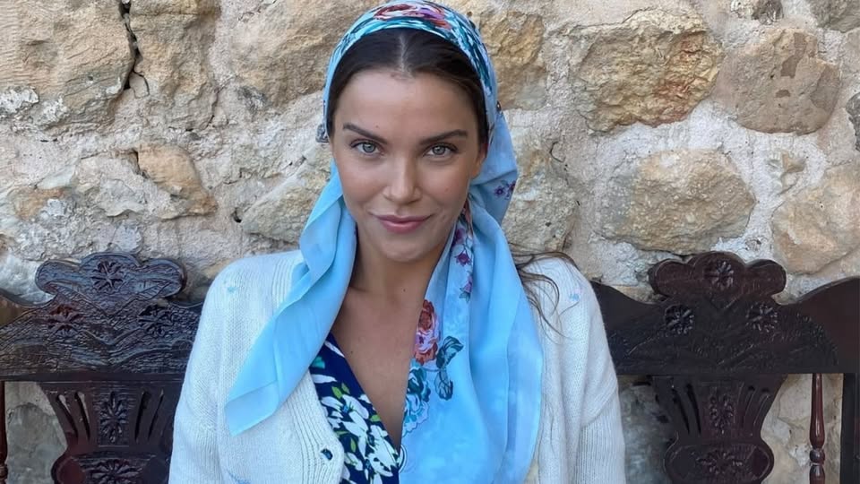 Uzak Şehir'in Pakize'si Yaren Güldiken'den İddialı Moda Seçimi: "Etkilenmemek Elde Değil"