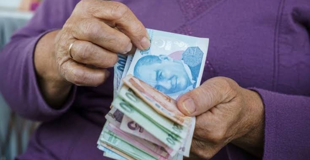 Emekli için ÖNEMLİ gelişme: Emekli maaşlarına ilave ödeme 18000 TL oluyor! 
