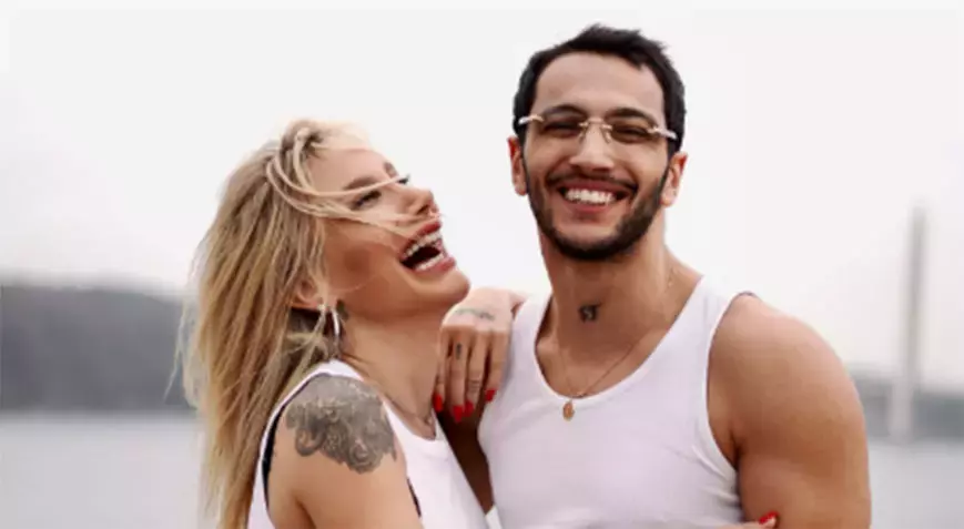 İrem Derici ve Melih Kunukçu'nun Arnavutluk Aşkı! Romantik Tatil Pozu Binlerce Beğeni Aldı