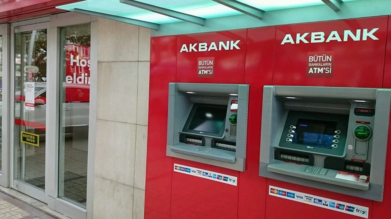 Akbank'tan 90 gün ertelemeli 50.000 TL, 70.000 TL ve 100.000 TL başvuru başladı