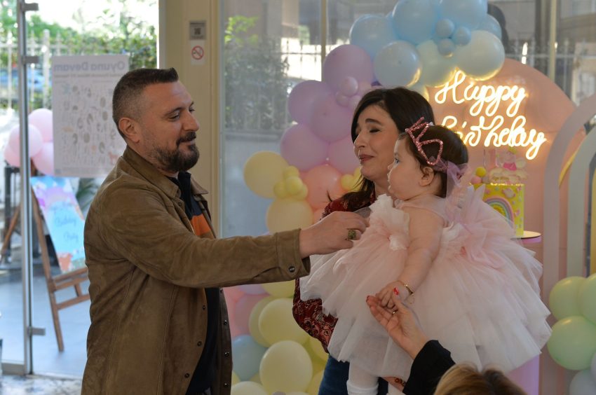 Gonca Vuslateri Kızı Asya’nın 1. Yaşını Oyuncak Müzesi’nde Kutladı